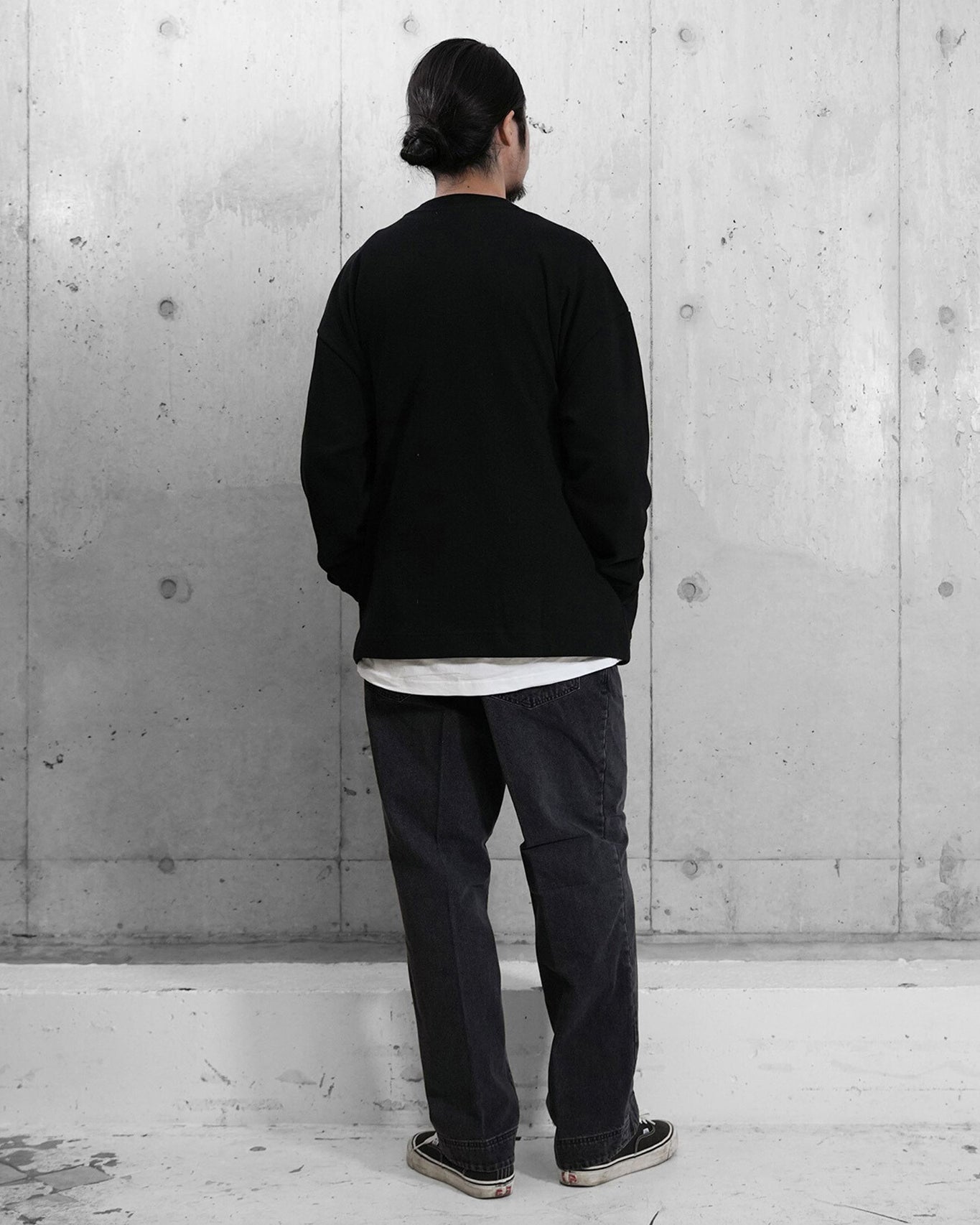 GRAYSCALE PIN TUCK DENIM TROUSERS
