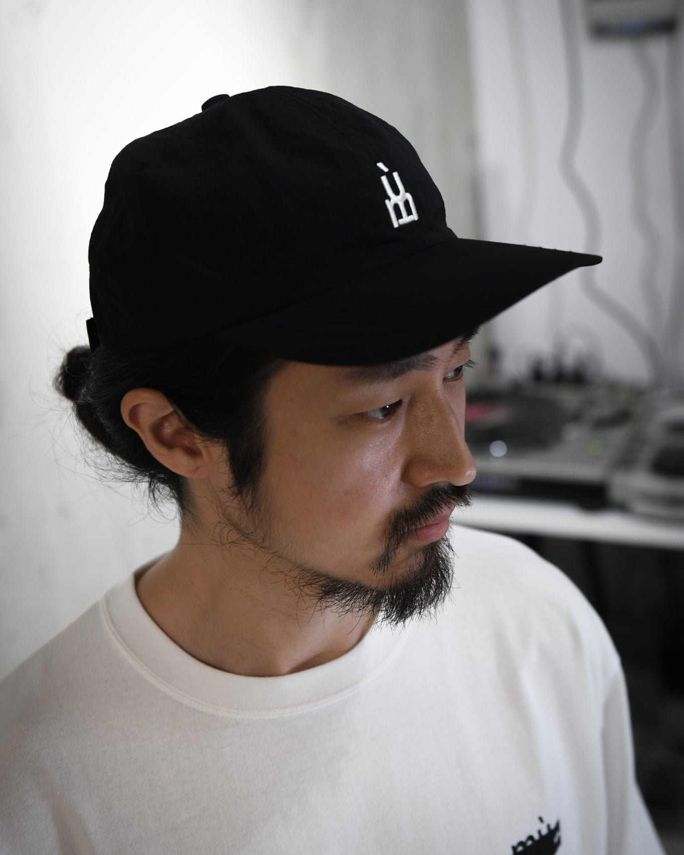 ロゴキャップ 着用画像