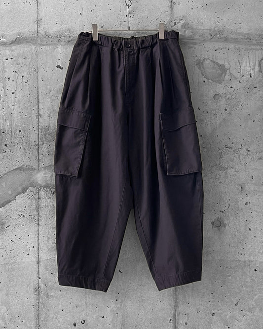 PLEATED CARGO TROUSERS / BLACKBERRY