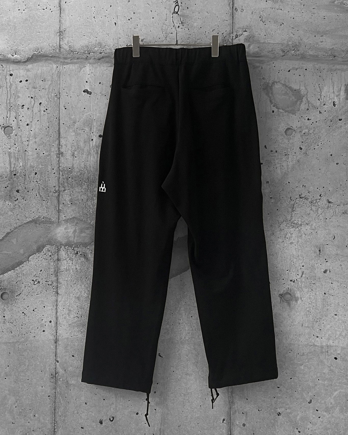 OUT OF PLACE TROUSERS / BLACK