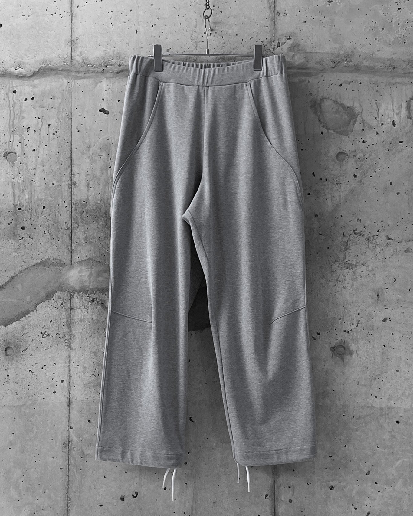 OUT OF PLACE TROUSERS / GREY MARL