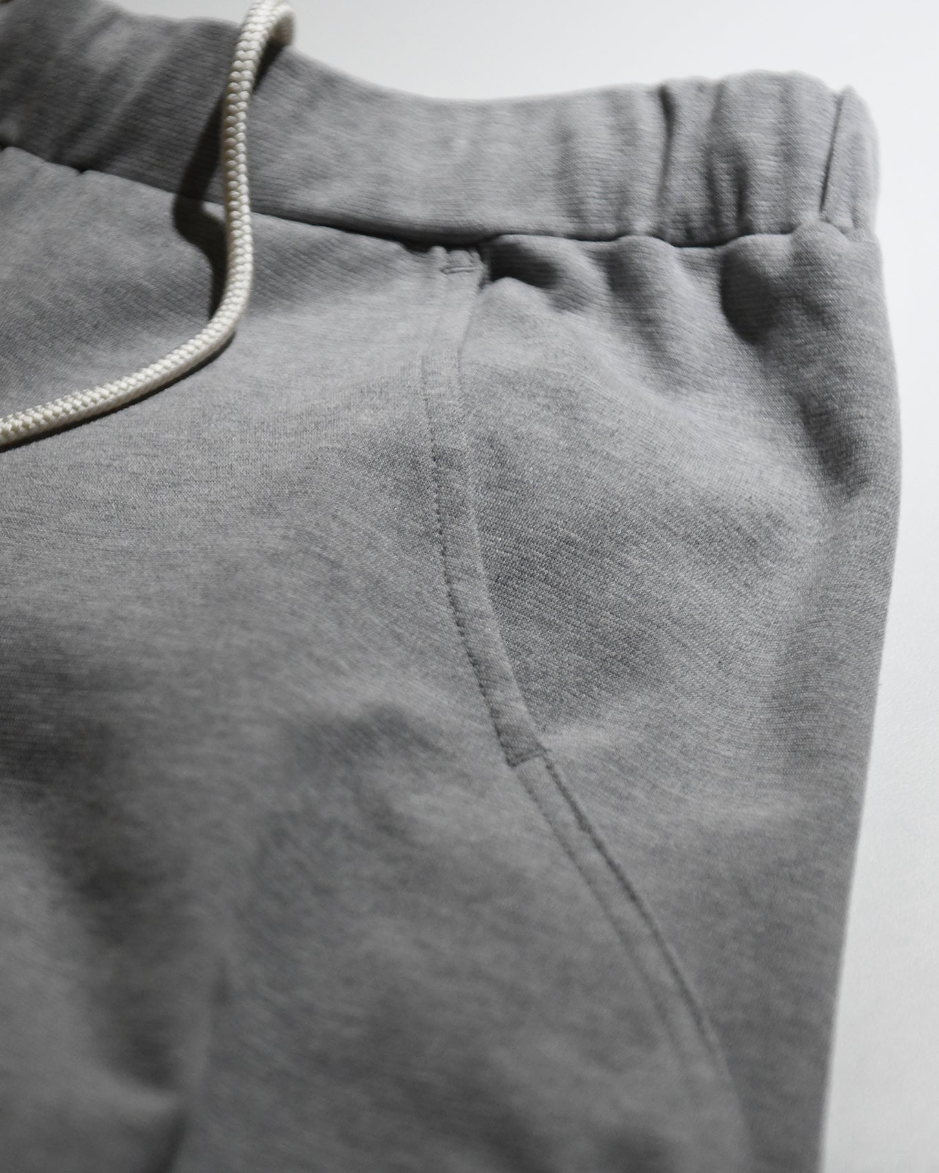 OUT OF PLACE TROUSERS / GREY MARL