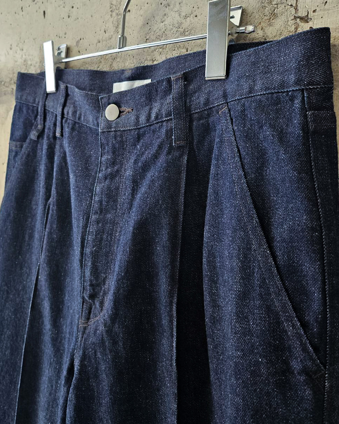 ピンタックデニムトラウザース フロントタック