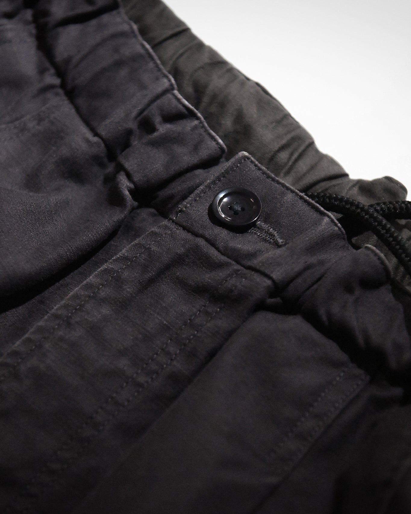 PLEATED CARGO TROUSERS / BLACKBERRY