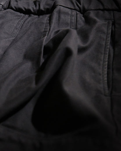PLEATED CARGO TROUSERS / BLACKBERRY