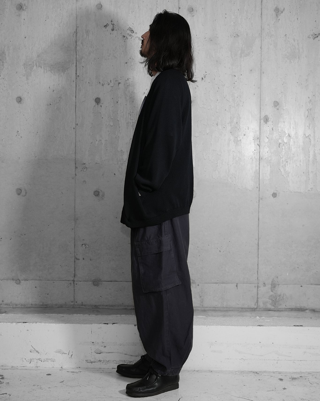 PLEATED CARGO TROUSERS / BLACKBERRY
