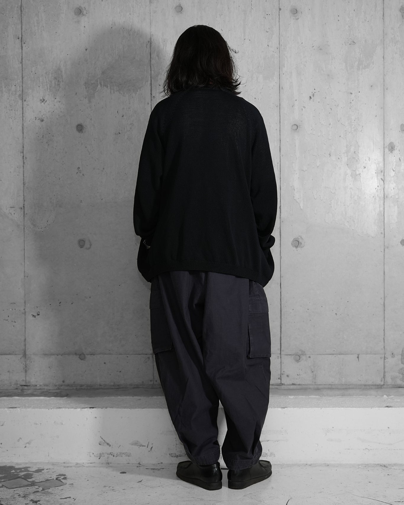 PLEATED CARGO TROUSERS / BLACKBERRY