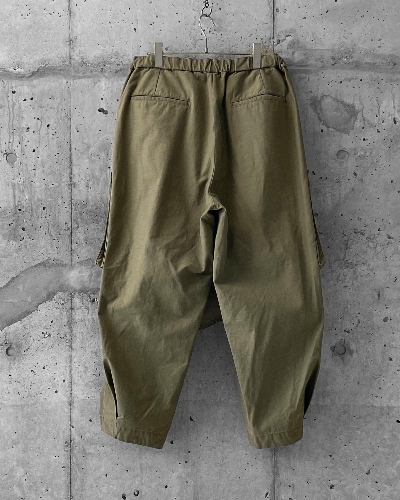 PLEATED CARGO TROUSERS / PISTACHIO GREEN