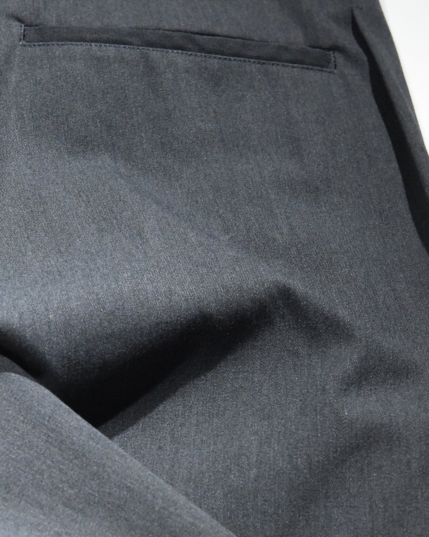 EASY TROUSERS（イージートラウザース） CHARCOAL | mù_