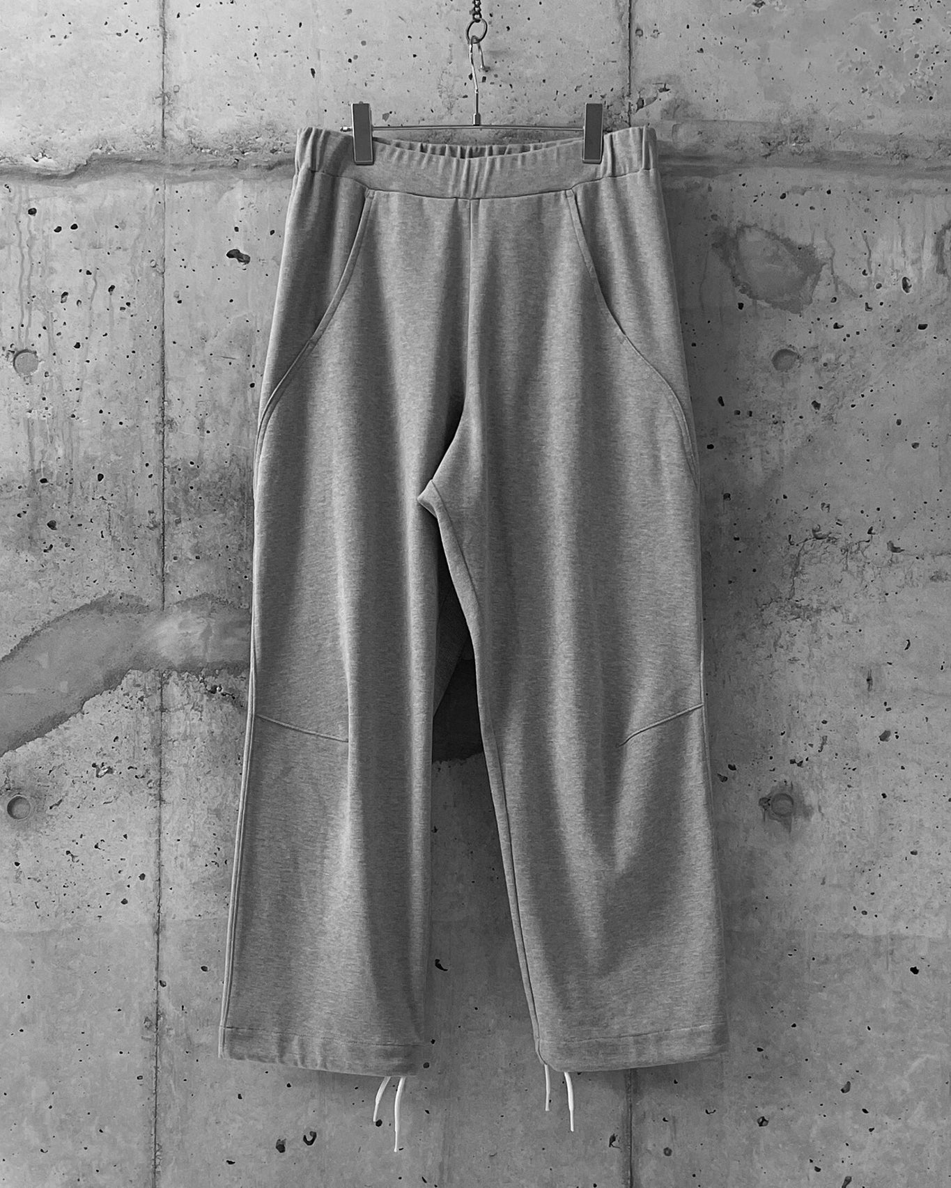 OUT OF PLACE TROUSERS / GRAY MARL