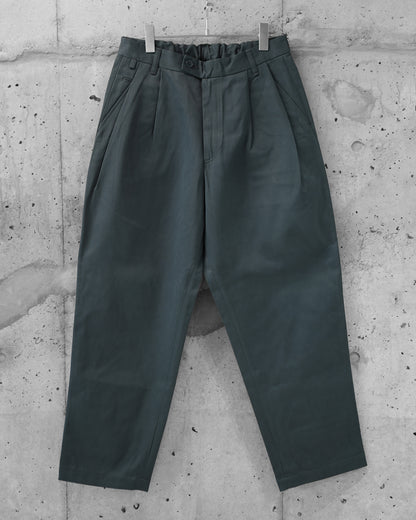 OUTSIDE PLEATED TROUSERS