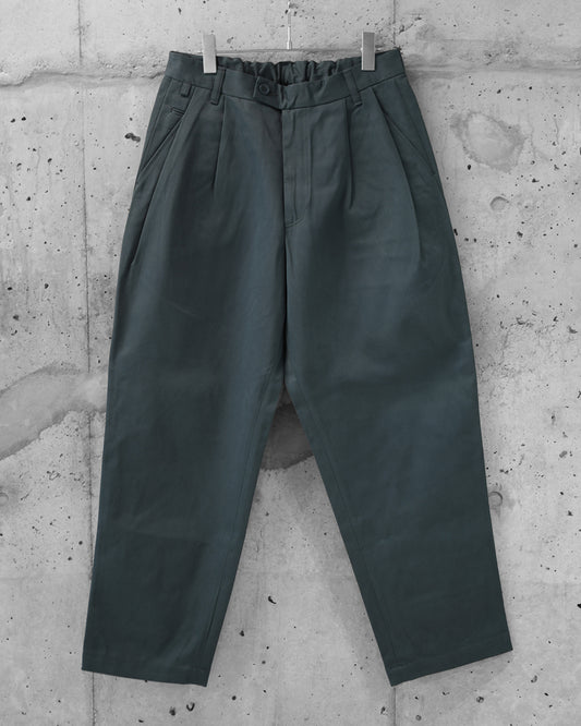 OUTSIDE PLEATED TROUSERS
