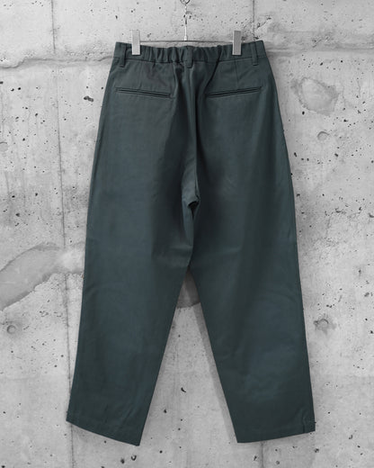 OUTSIDE PLEATED TROUSERS