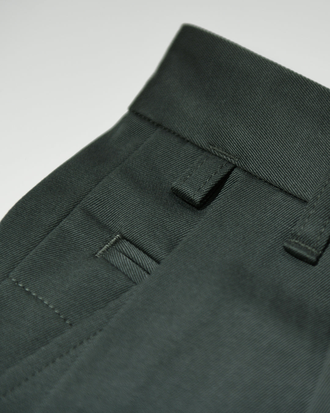 OUTSIDE PLEATED TROUSERS