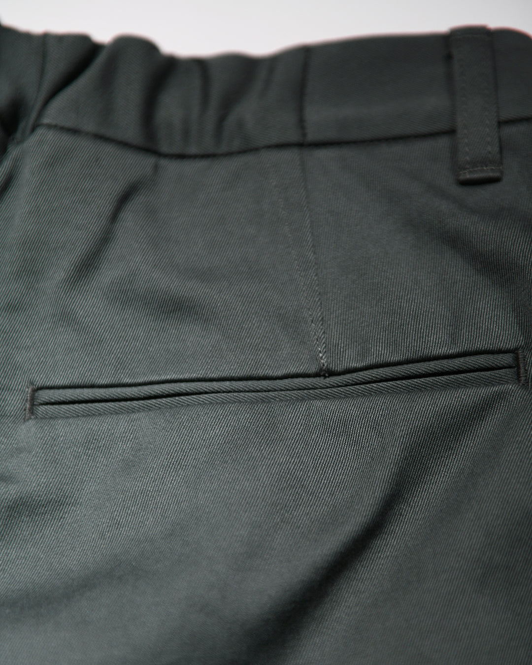 OUTSIDE PLEATED TROUSERS