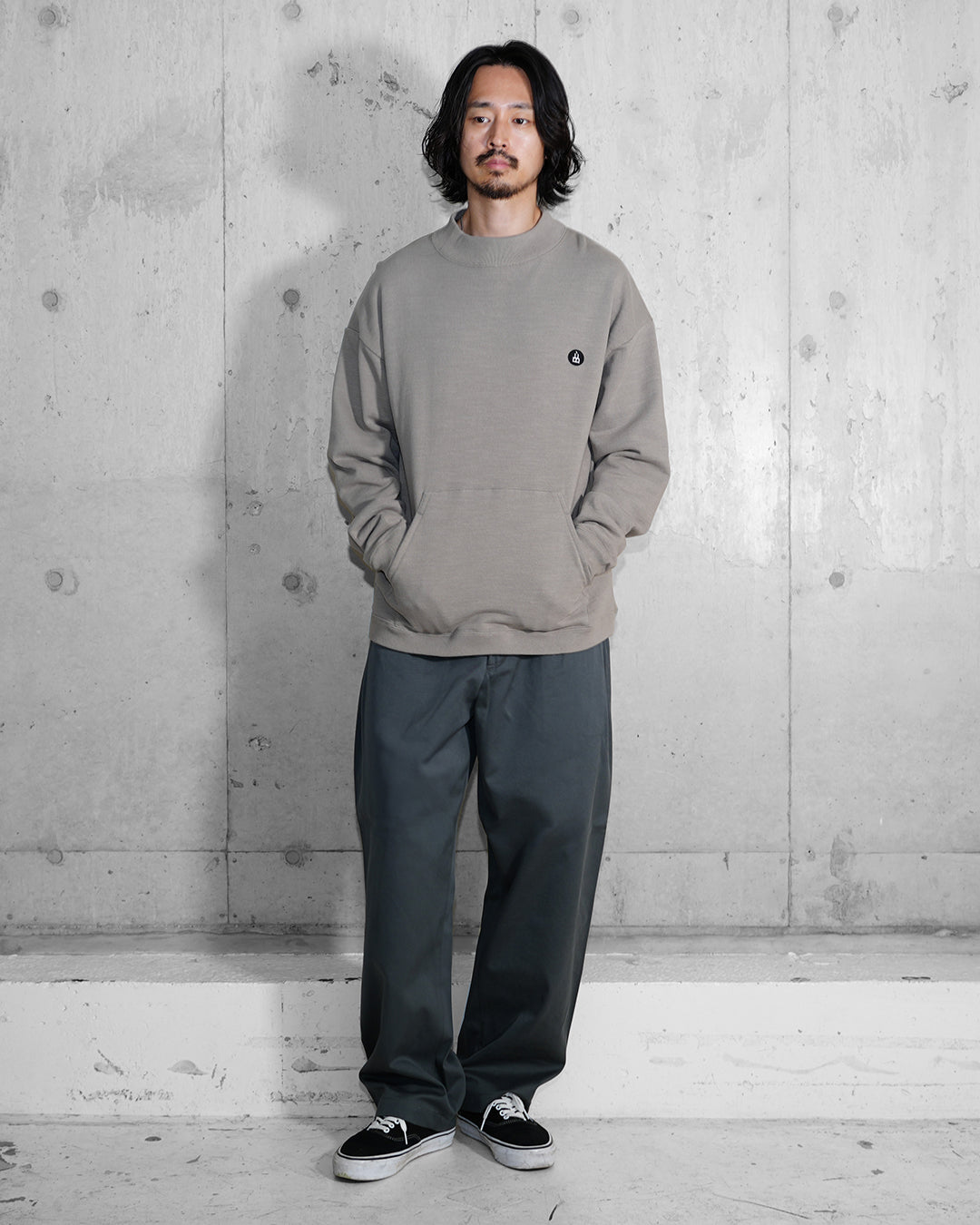 OUTSIDE PLEATED TROUSERS