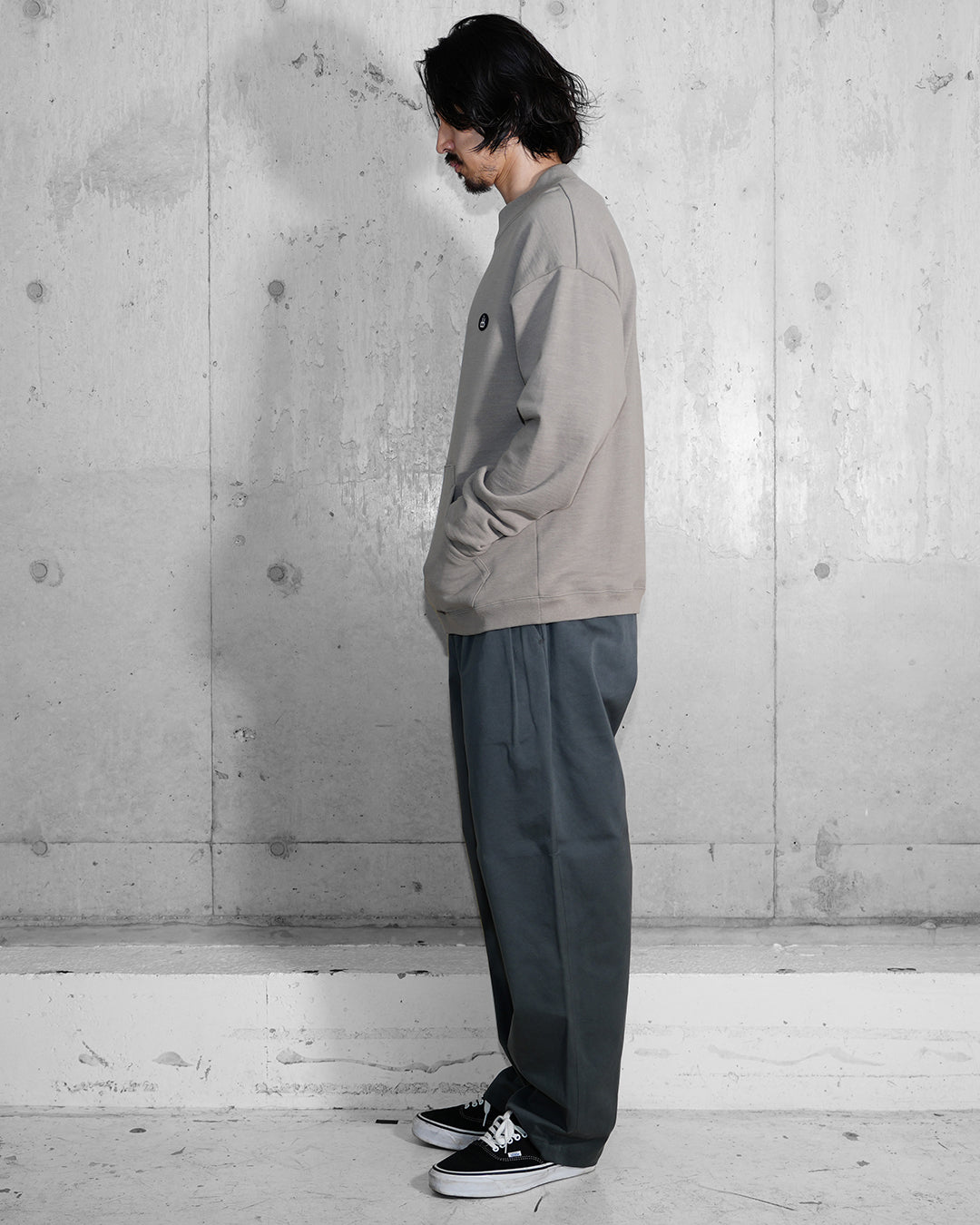 OUTSIDE PLEATED TROUSERS