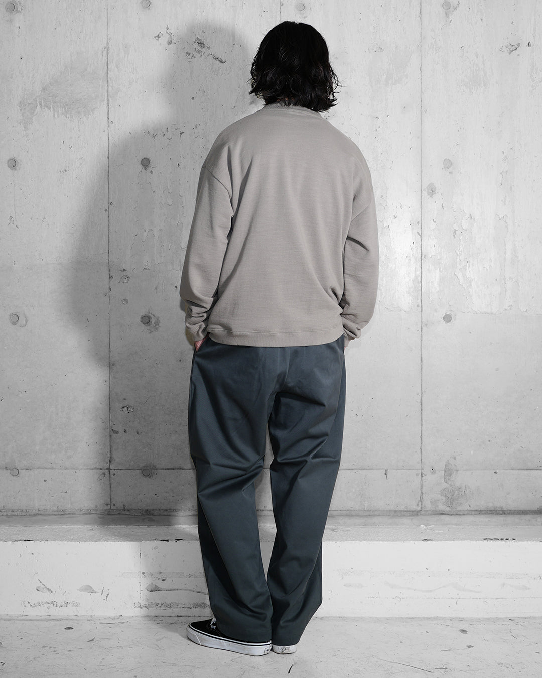 OUTSIDE PLEATED TROUSERS
