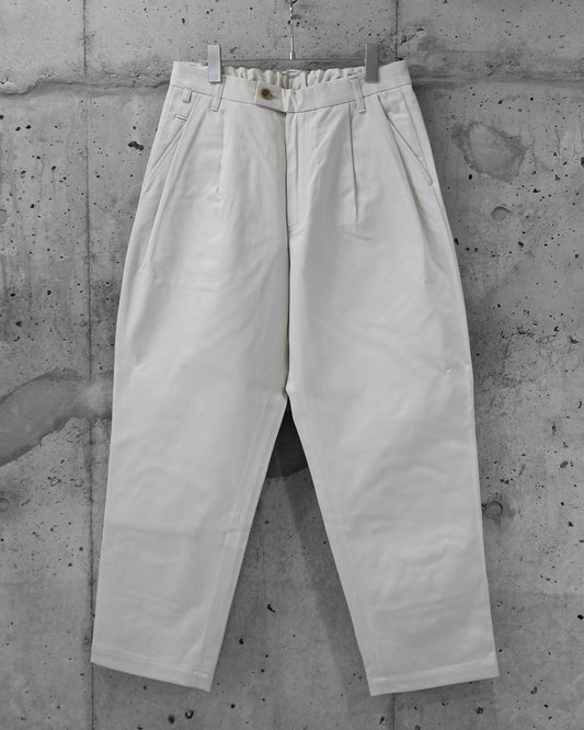 OUTSIDE PLEATED TROUSERS