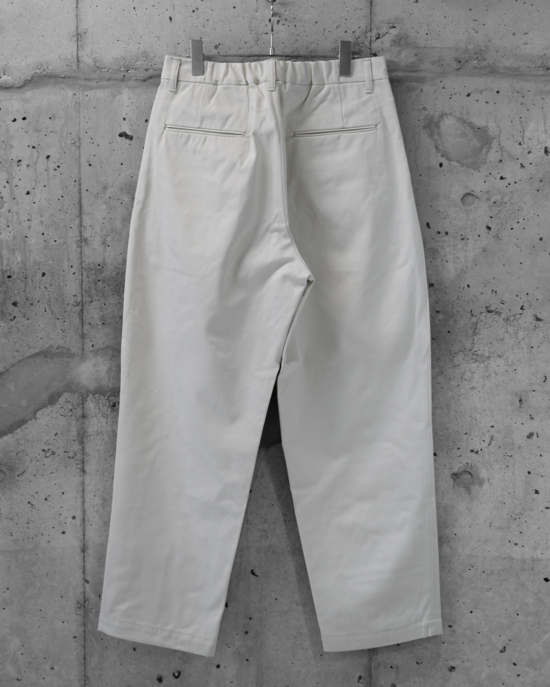 OUTSIDE PLEATED TROUSERS