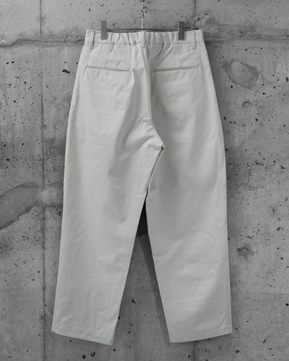 OUTSIDE PLEATED TROUSERS