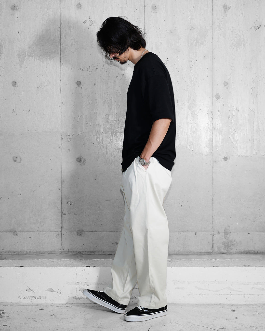 OUTSIDE PLEATED TROUSERS