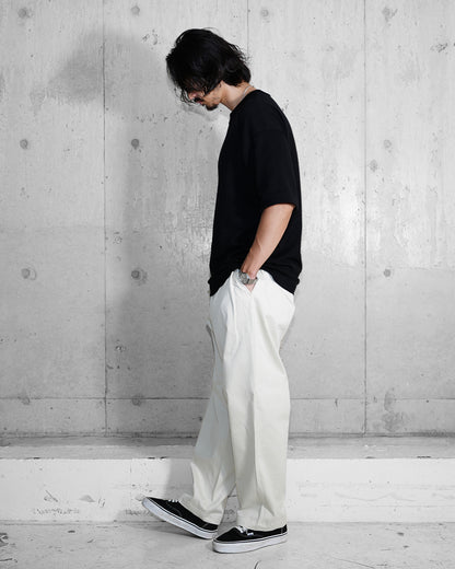 OUTSIDE PLEATED TROUSERS
