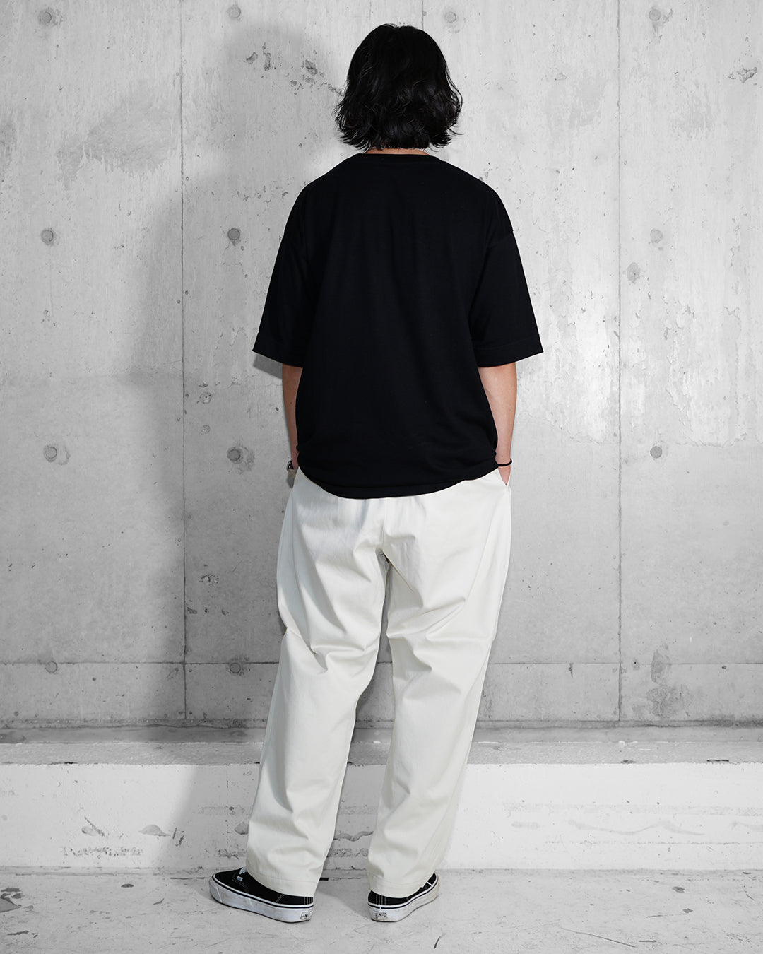 OUTSIDE PLEATED TROUSERS