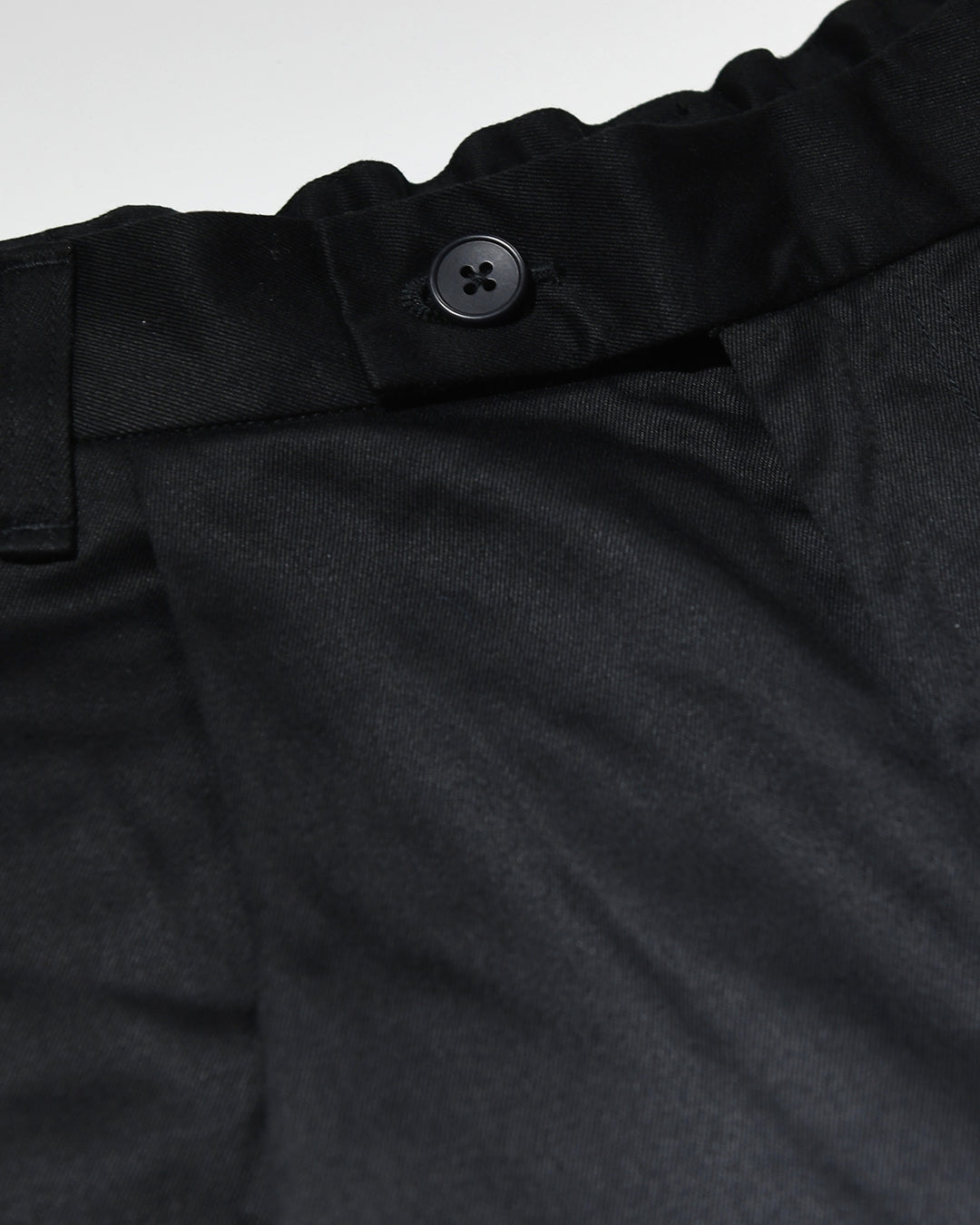 OUTSIDE PLEATED SHORTS