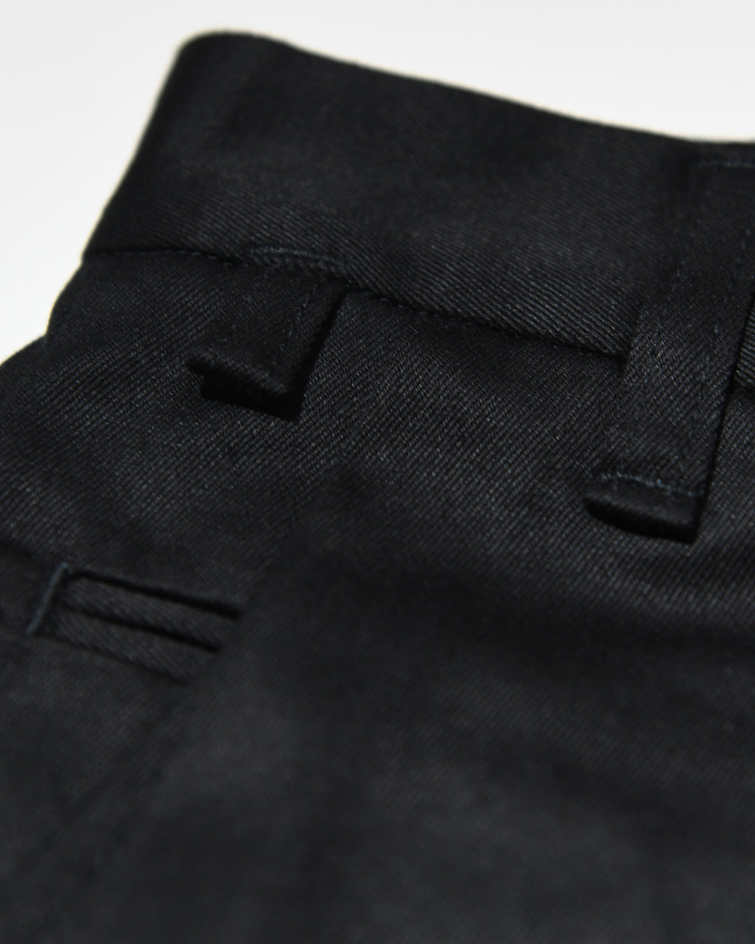 OUTSIDE PLEATED SHORTS