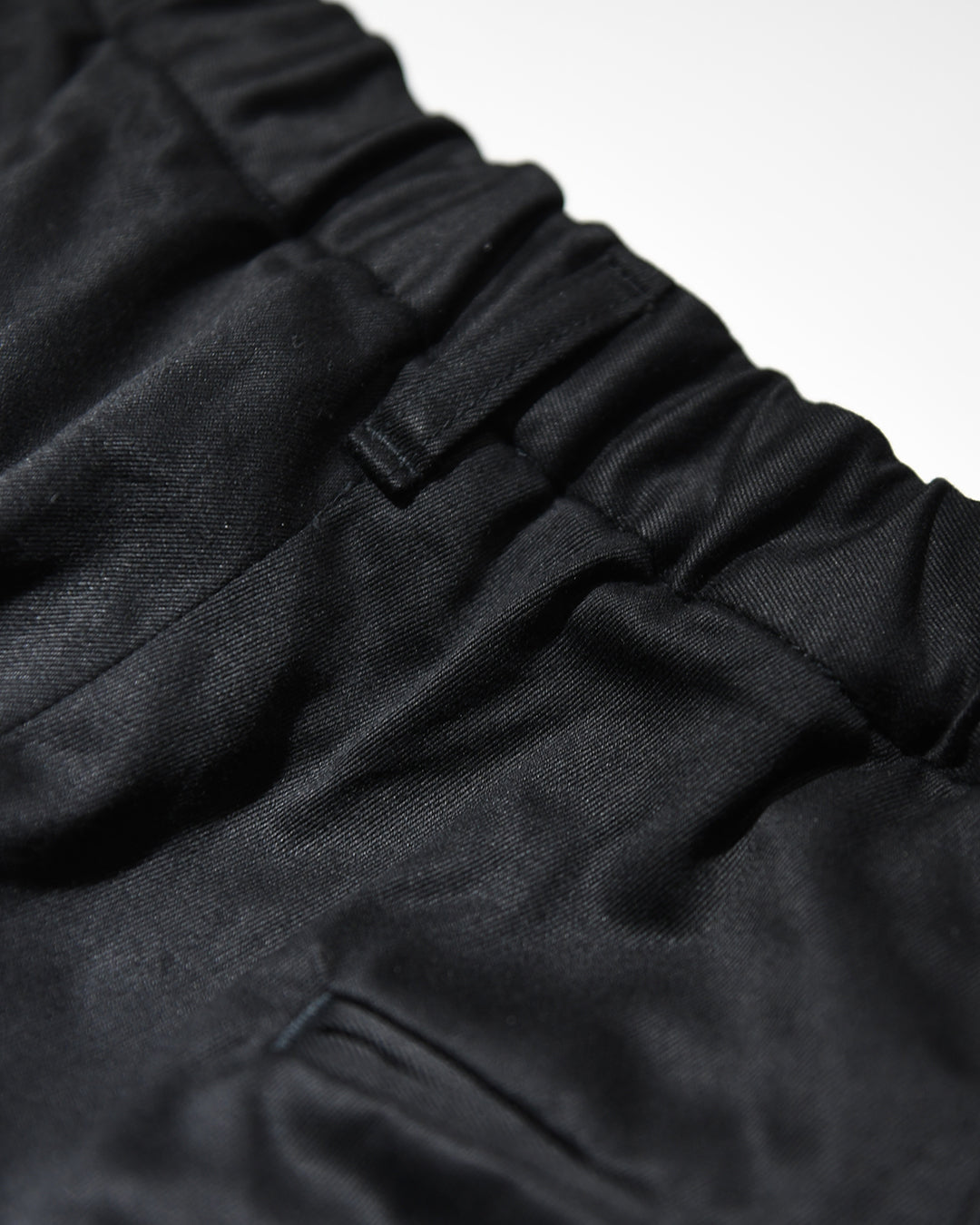 OUTSIDE PLEATED SHORTS