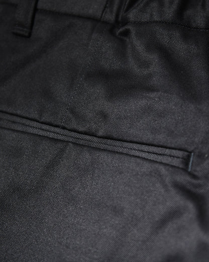 OUTSIDE PLEATED SHORTS