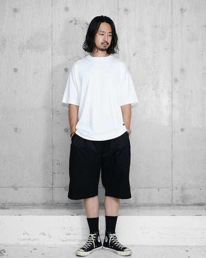 OUTSIDE PLEATED SHORTS