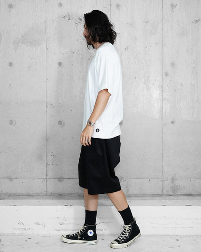 OUTSIDE PLEATED SHORTS