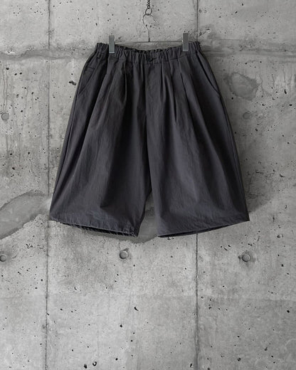 STAIR PLEATS SHORT TROUSERS / GREY
