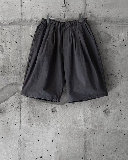 STAIR PLEATS SHORT TROUSERS / GREY