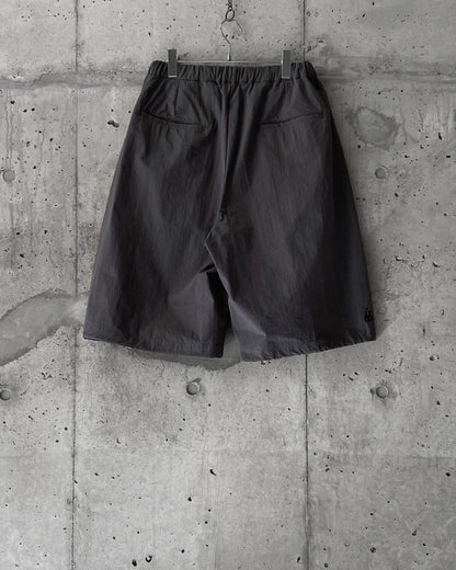 STAIR PLEATS SHORT TROUSERS / GREY