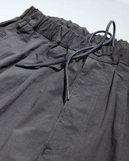 STAIR PLEATS SHORT TROUSERS / GREY