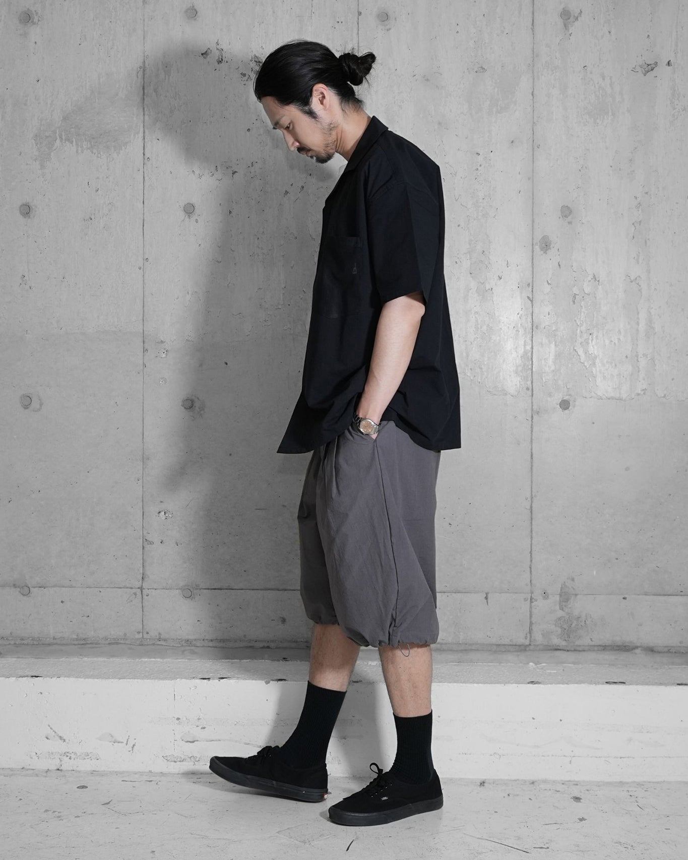 STAIR PLEATS SHORT TROUSERS / GREY
