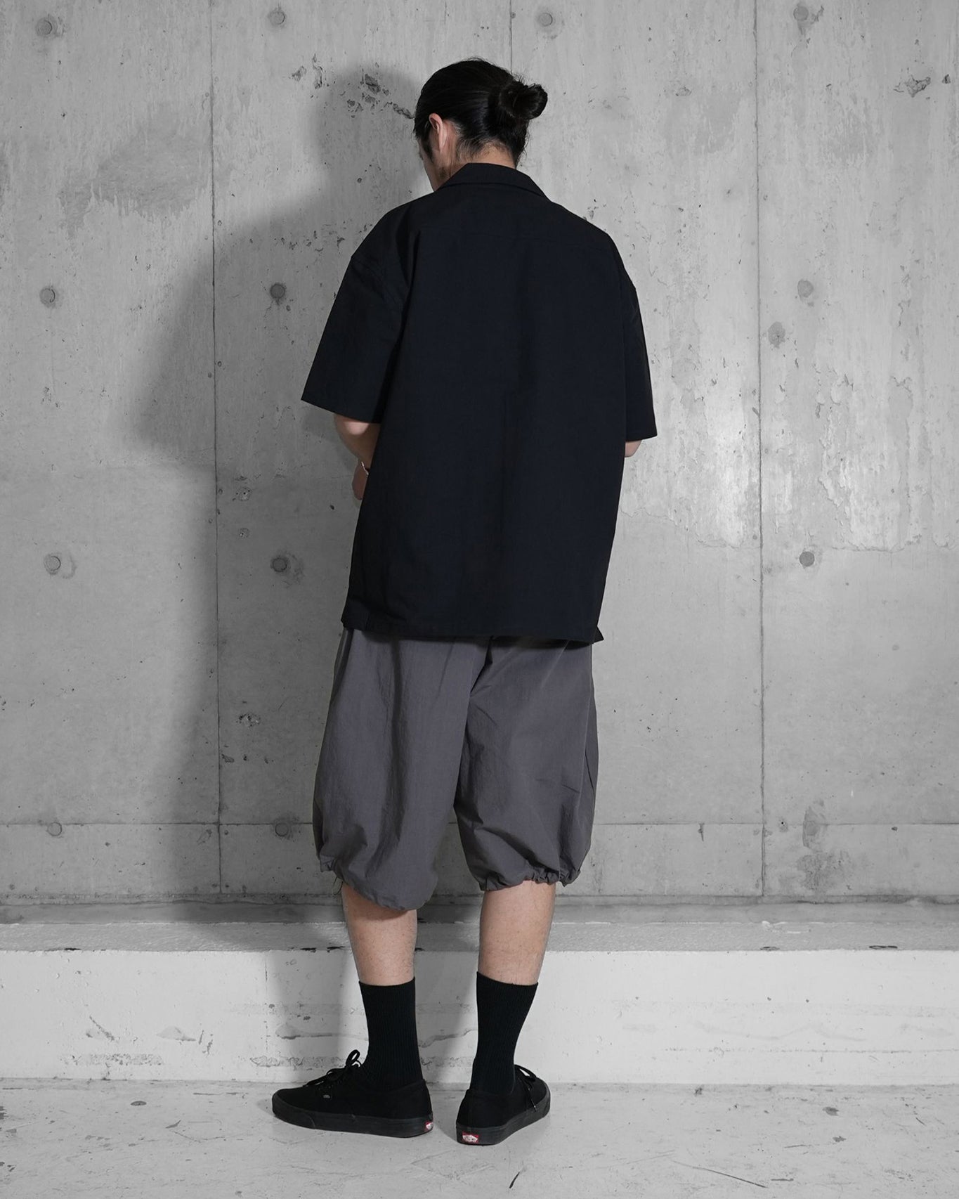 STAIR PLEATS SHORT TROUSERS / GREY