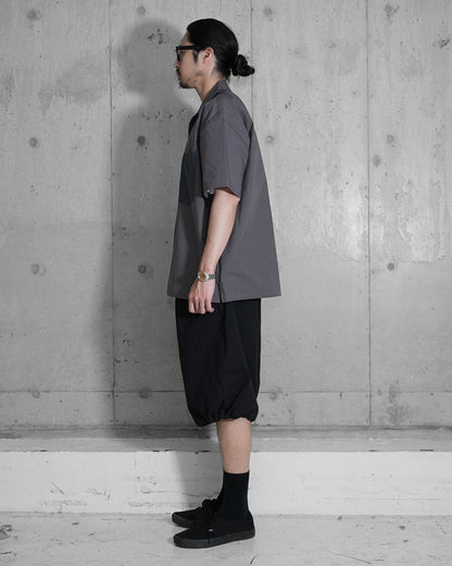 STAIR PLEATS SHORT TROUSERS / BLACK